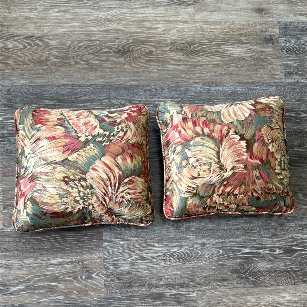 Floral Accent massage pillows - Multicolor